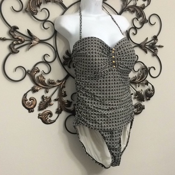 La Blanca Swim La Blanca One Piece Tummy Tucking Bathing Suit 4 Poshmark